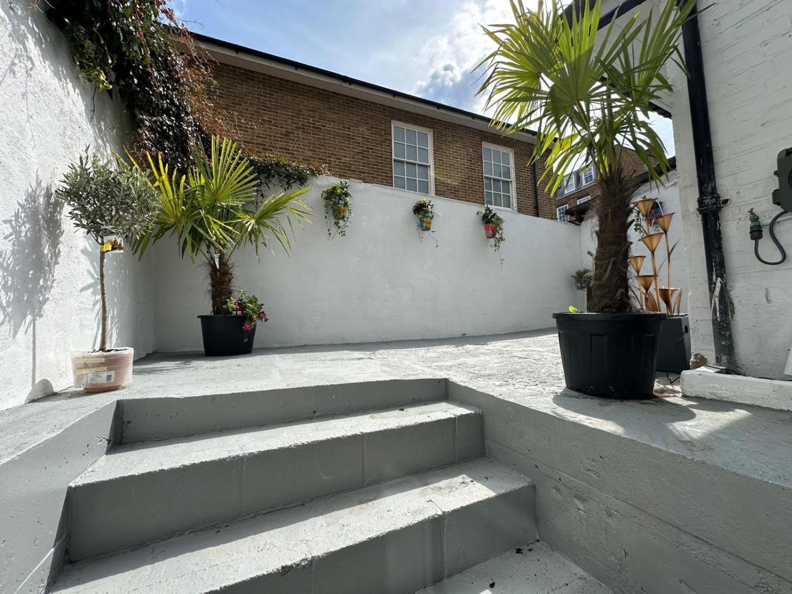 Stylish Garden-level Flat In Chiswick Londen